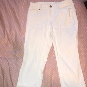 White cropped pants